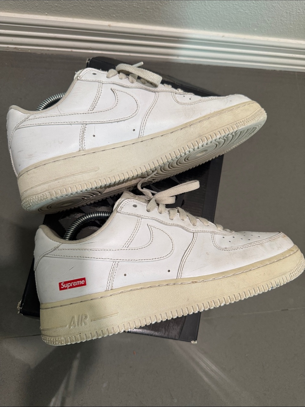 Air Force 1 Supreme White Low-Top Sneakers